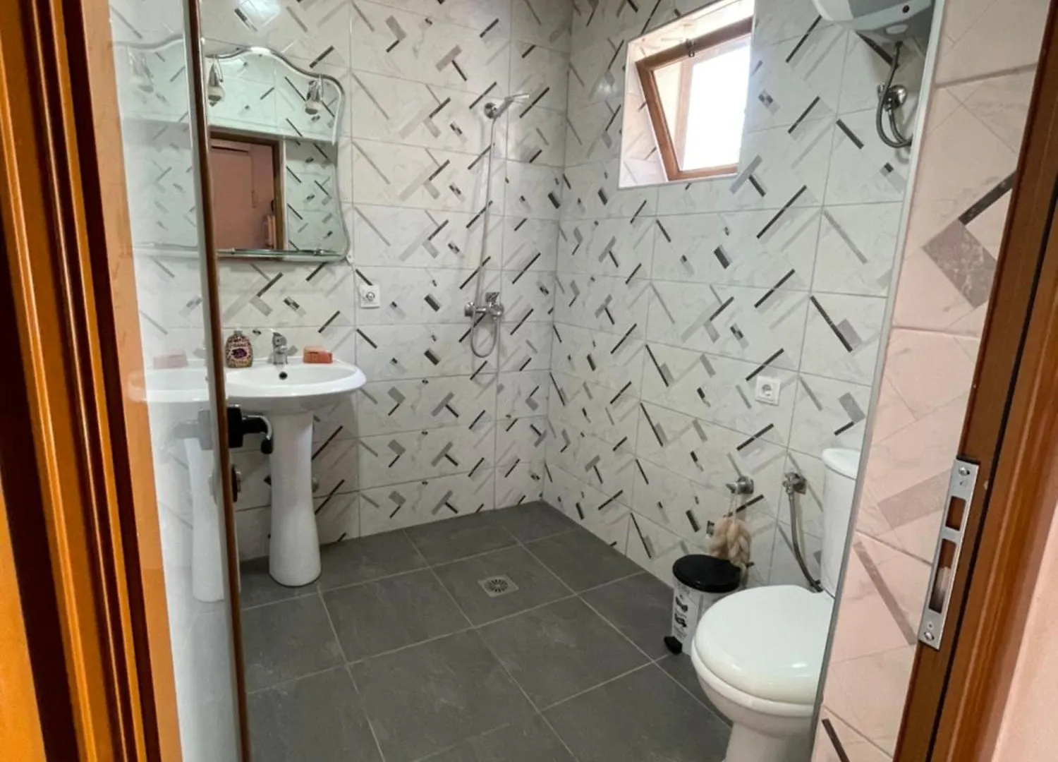 Vila Njazi Ksamil Guest house